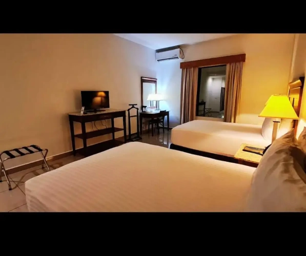 Standard Quadruple room with pool view