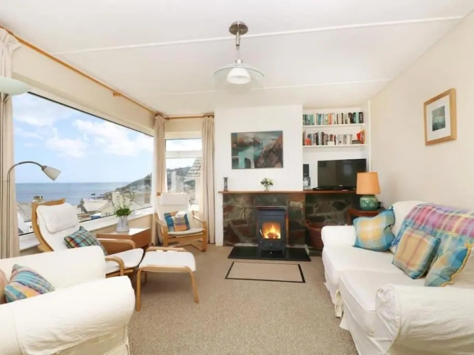 3 Bedrooms Cottage