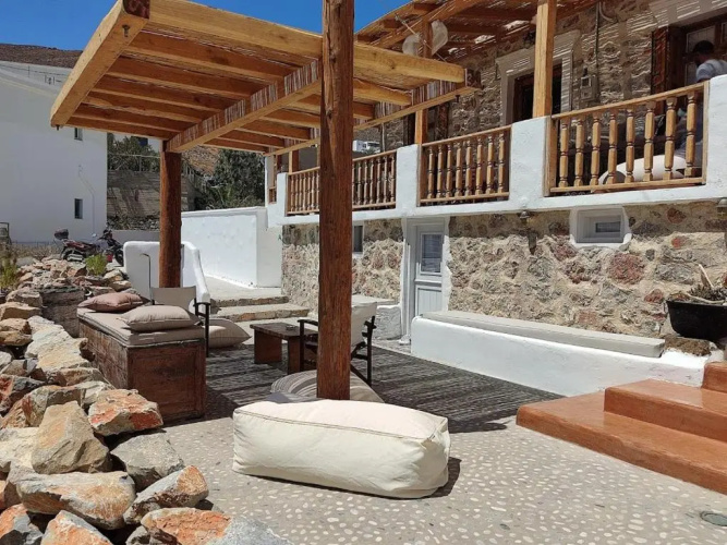 Yalos House