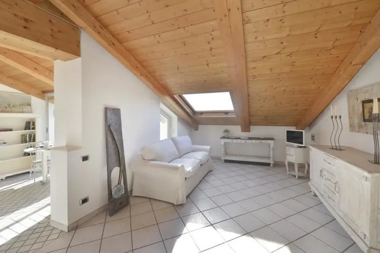 Irnerio White Apartment