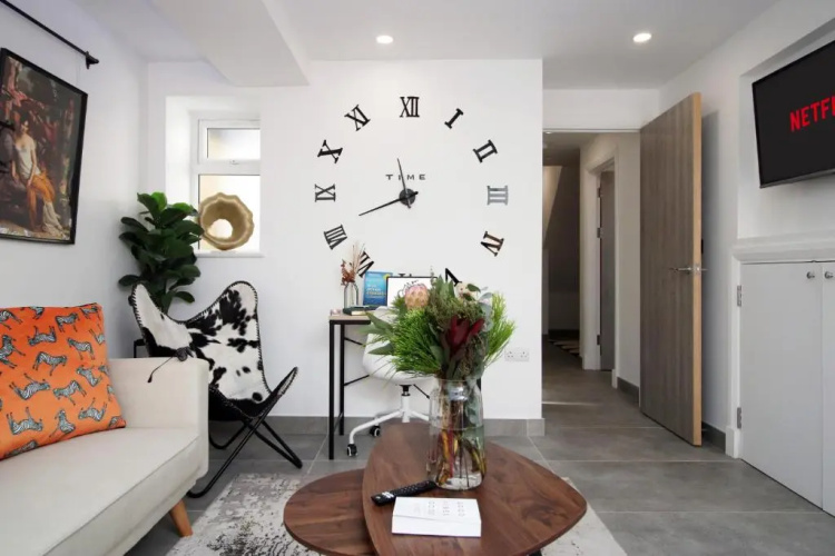 NEW Spacious 2 Bed Getaway - Private Courtyard! - Underfloor Heating
