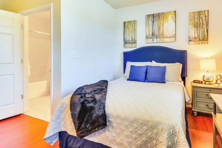 Pool & Lake Access: Mariners Landing Resort Studio