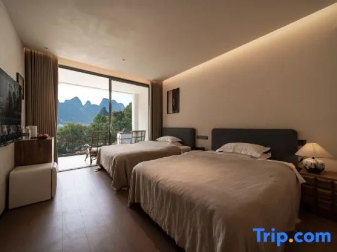 Standard Twin room with balcony