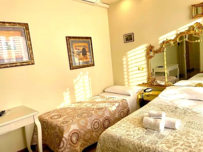 Standard Triple room