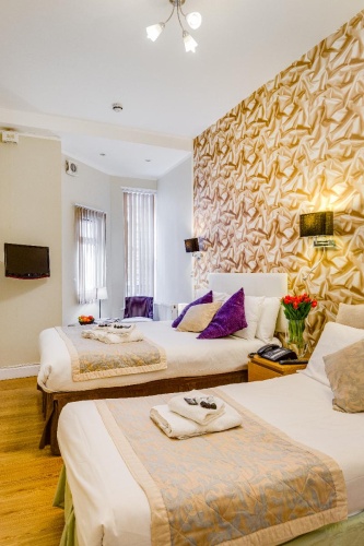 Standard Triple room