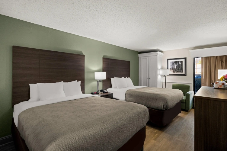 Standard Quadruple room