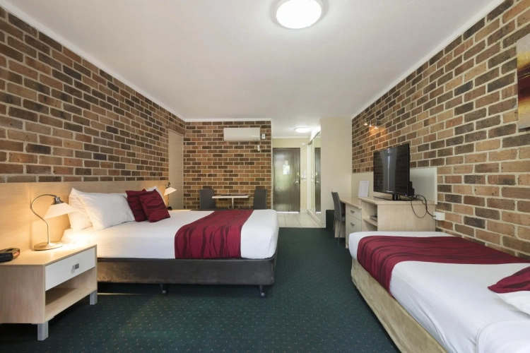 Standard Twin Suite