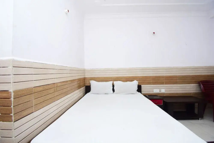 SPOT ON 44384 Hotel Amit