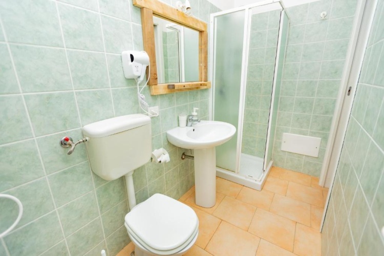 Standard Triple room with garden view