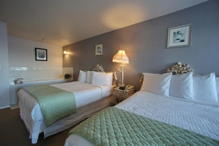 Tides Inn & Suites