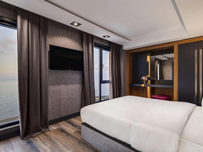 Deluxe Quadruple Suite