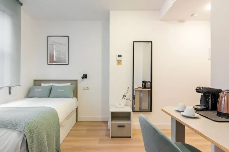 Square Rooms by Charming
