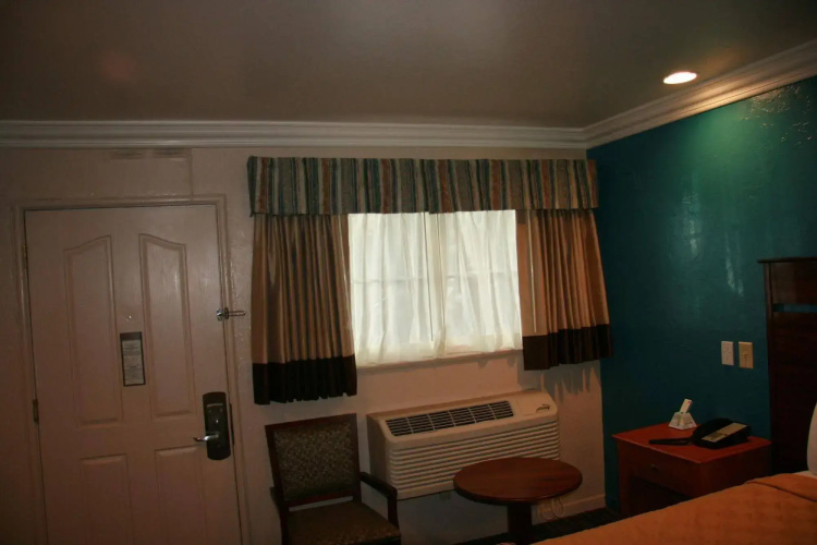 Civic Center Lodge