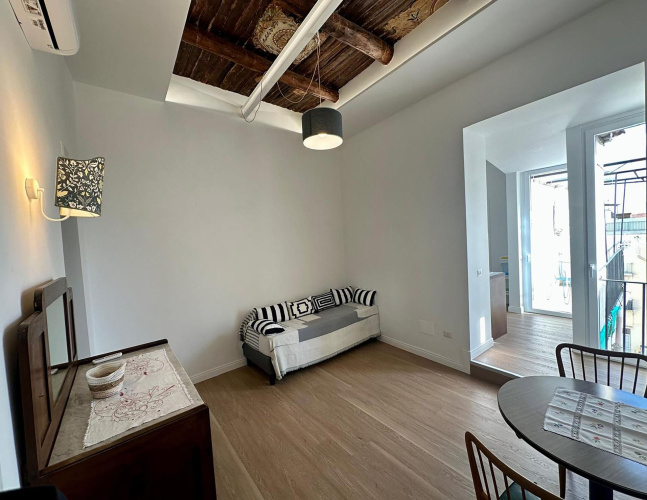 LA Romantique Apartments