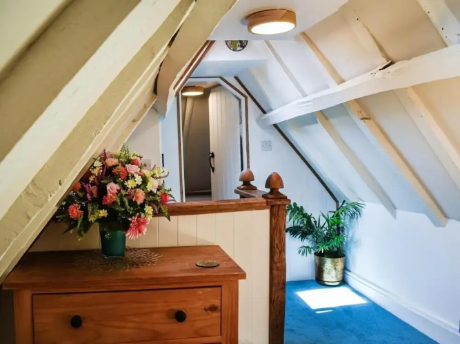 Local Pubs, Walking Routes, Cottage w Parking
