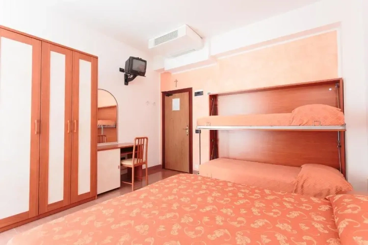 Standard Quadruple room