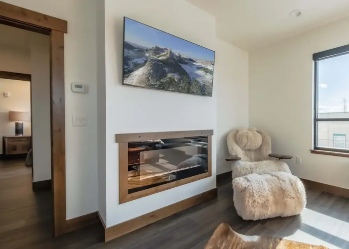 Downtown Penthouse Condo For 4!