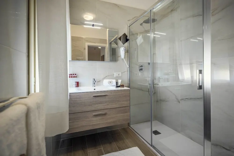 Classic Quadruple room