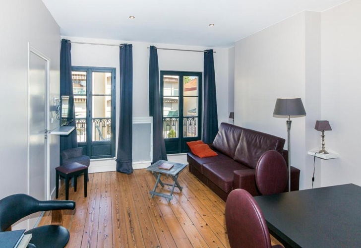 Apartment with balcony