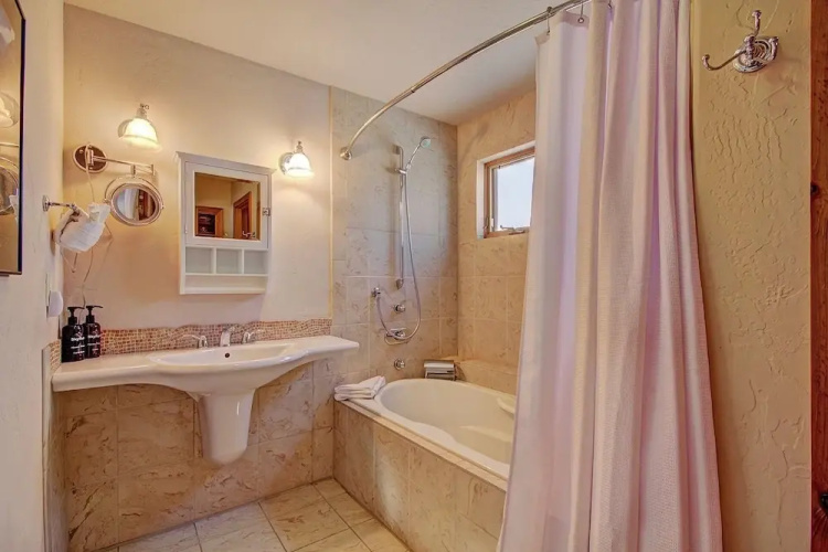 401 Creekside Townhome