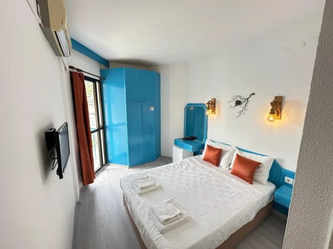 Standard Double room with balcony and with partial sea view
