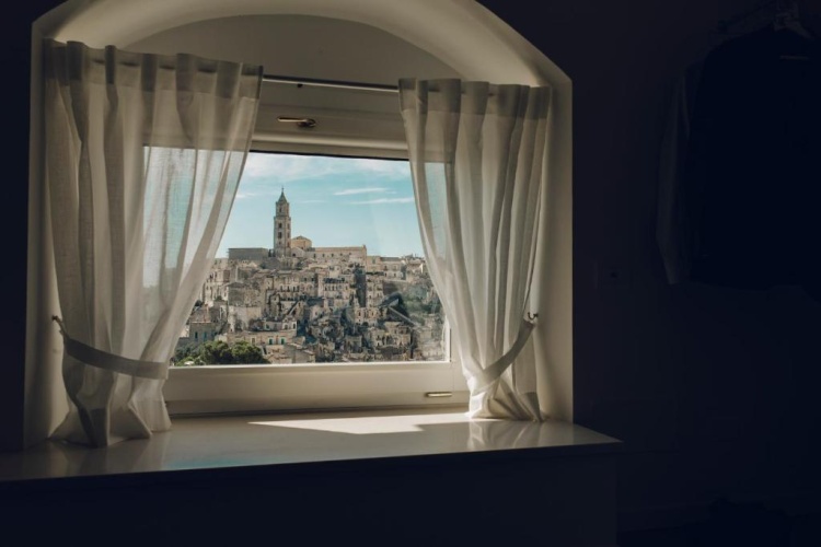 Standard Triple room with city view