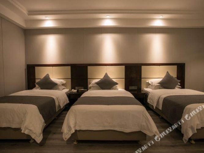 1 Bedroom Business Double Suite