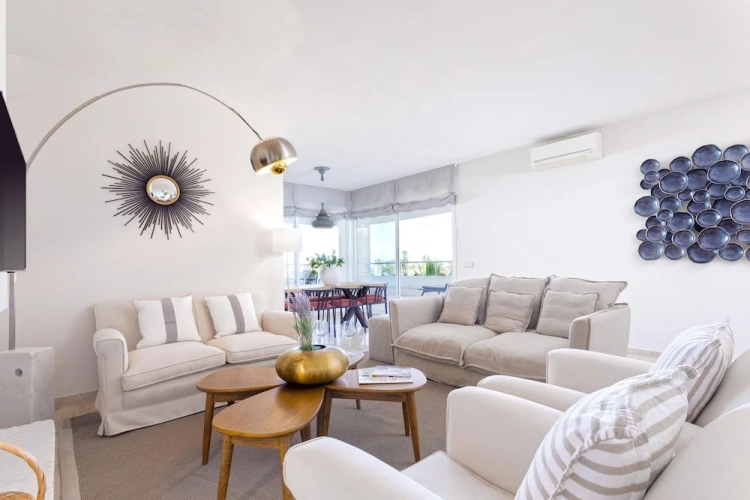 3 Bedrooms Apartment