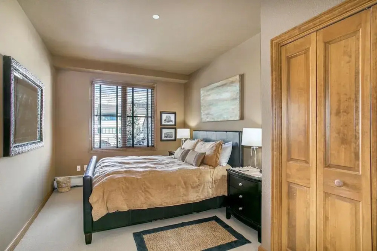 330 Chapel Square 3 Bedroom Condo by RedAwning