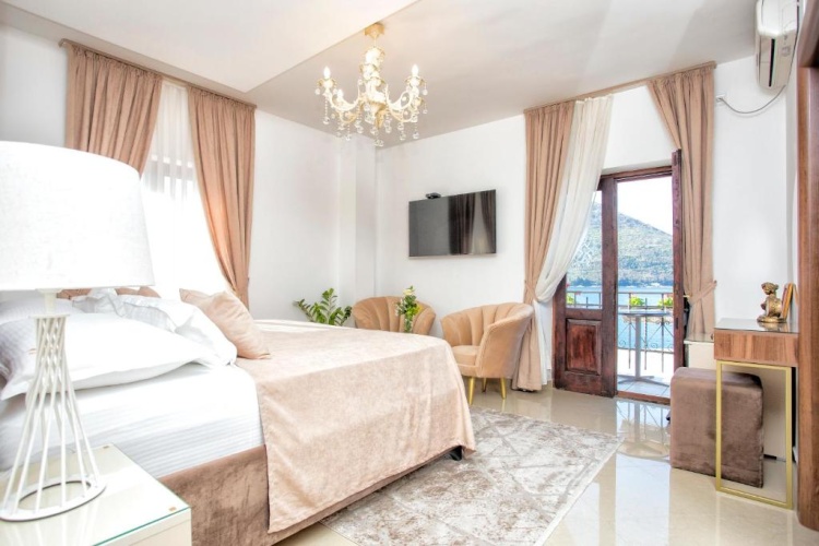 Deluxe Double room with balcony and with sea view