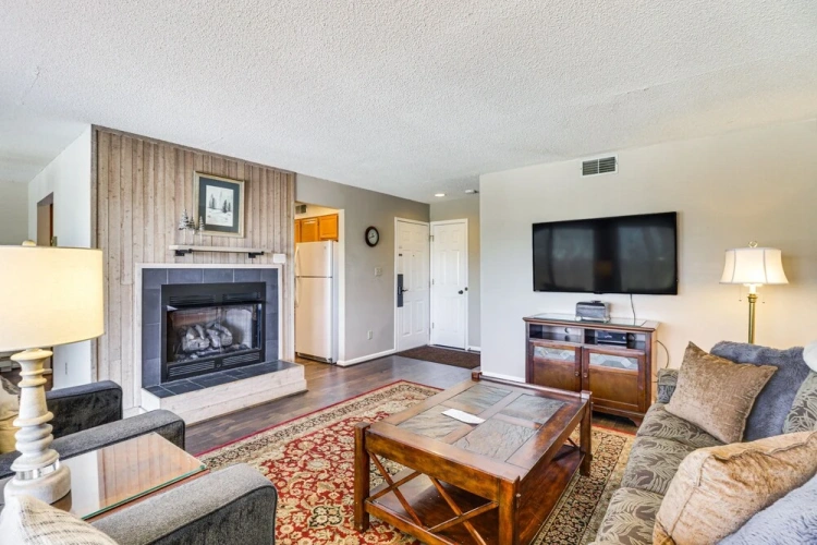 3 Bedrooms Apartment