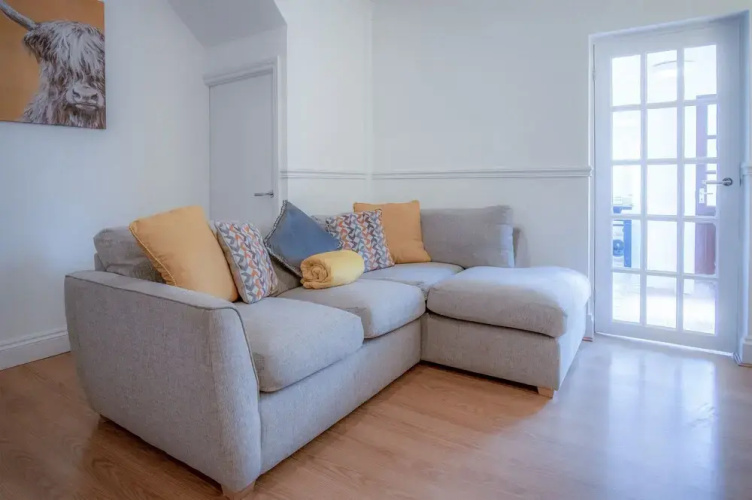 Ivy Cellar - 1 Bedroom Apartment - Tenby