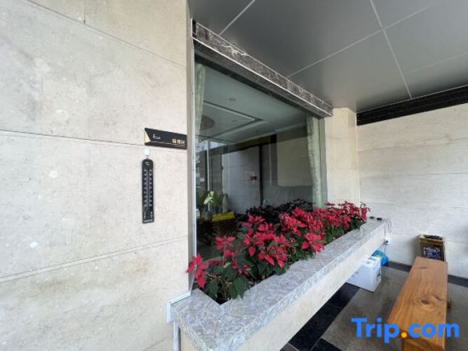 Zhonghua Hotel Over view