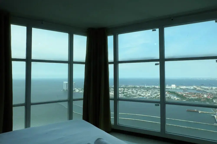 Baywalk Condominium Pluit With Ocean View