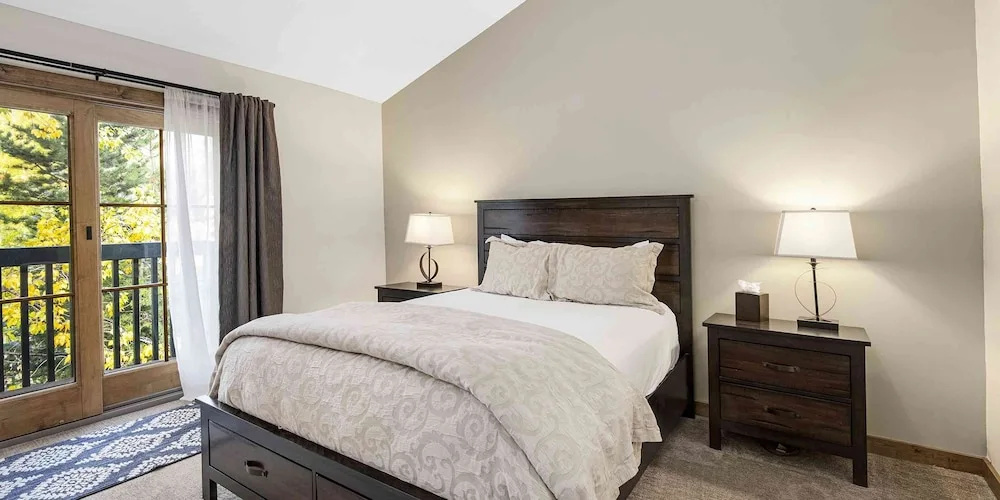 Timberfalls 1005 3 Bedroom Condo by Redawning