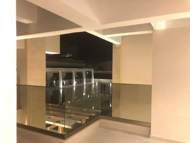 Mirror Hotel