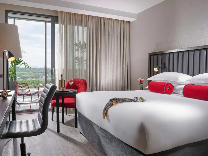 Red Cow Moran Hotel