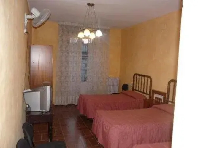 Hostal Adarnius