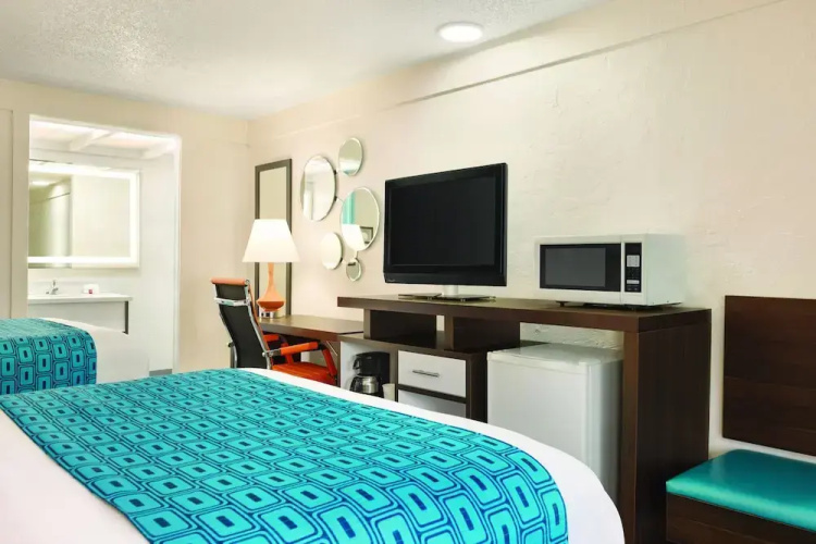 Dover Inn & Suites