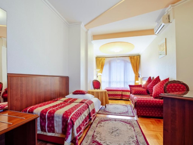Standard Triple room