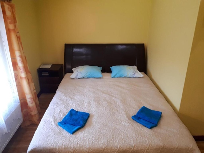 Standard Sextuple Family room
