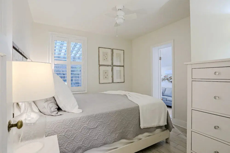 Bright 1940s Beach Cottage With Cabana Plus Private Pool