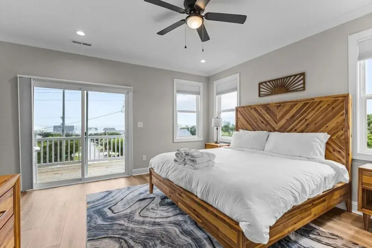 Never Lost 4 Bedroom Home by RedAwning