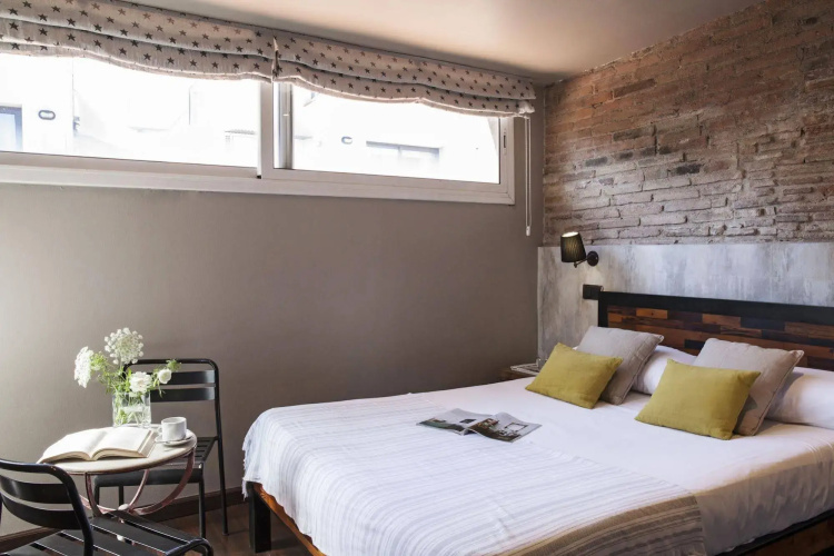 Ainb Born-damas Apartments