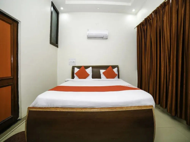OYO 28071 Hotel Prakash Regency