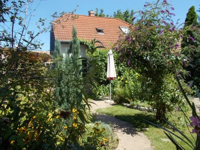2 Bedrooms Cottage