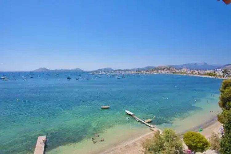 Modern marina seafront apartment