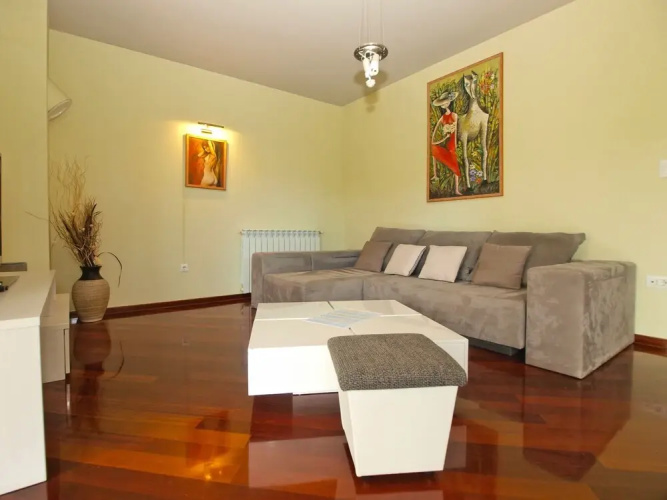 Apartment 1695