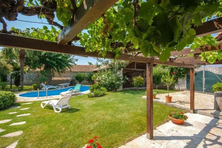 4 Bedrooms Villa