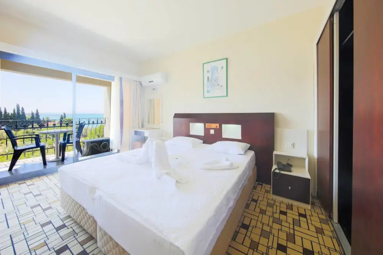 Medis Hotel Çesme